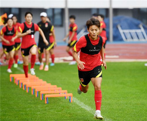 最终多特0-2斯图加特遭淘汰。